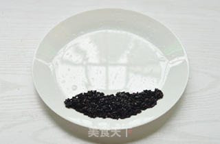 三颗小树——黑米西兰花的做法步骤:2