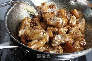 红烧猪蹄(美容养颜)的做法步骤:7