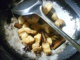 鹌鹑蛋大豆蛋白烧五花肉的做法步骤:6