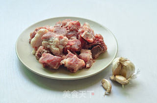 茄酱烧排骨的做法步骤：1