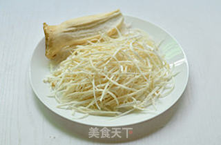 黑椒手撕杏鲍菇的做法步骤:2