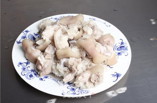 红烧猪蹄(美容养颜)的做法步骤:4