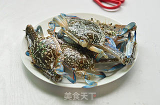 葱姜炒花蟹的做法步骤:2