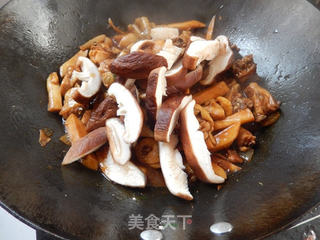 双菇鸡块的做法步骤:10