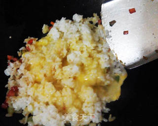 花式营养彩蔬炒饭——给孩子一份平凡而又别致的炒饭的做法步骤:3