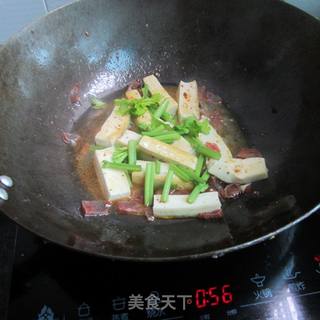 香肠芹菜嫩豆腐的做法步骤：10