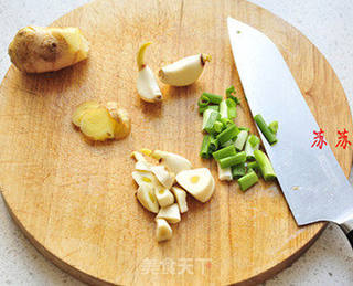 年桌上的创新菜【鲜嫩无敌的果味三杯鸡】的做法步骤:4