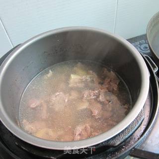 土豆炒牛腩的做法步骤：2