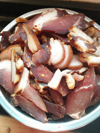 萝卜干蒸酱肉的做法步骤:7