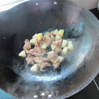 土豆炒牛腩的做法步骤：8