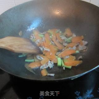 芹菜肉丁红萝卜片的做法步骤：10