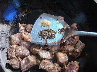 牛肉炖芋儿的做法步骤:7