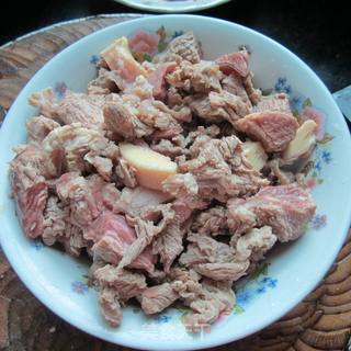 土豆炒牛腩的做法步骤：1