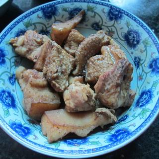 香叶焖肉的做法步骤：1