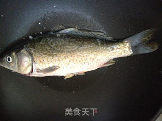 香菇豆腐鲫鱼汤的做法步骤:3