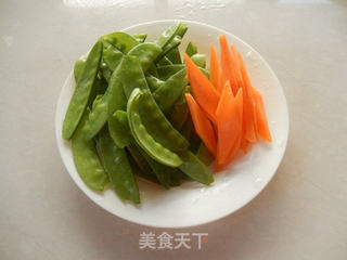 荷兰豆炒腊肉的做法步骤:3