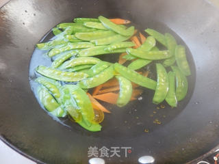 荷兰豆炒腊肉的做法步骤:6