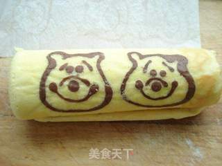 小熊维尼蛋糕卷的做法步骤:22