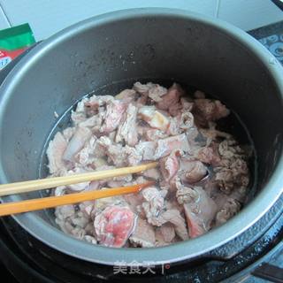 洋葱烧牛腩的做法步骤:2