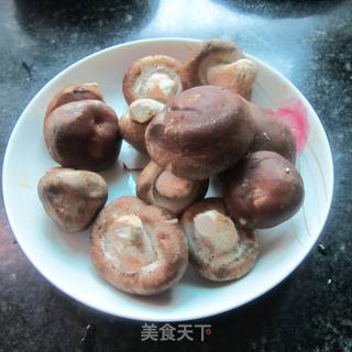 老鸭香菇汤的做法步骤：1