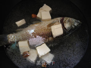 香菇豆腐鲫鱼汤的做法步骤:5