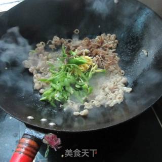 木耳小肠丝的做法步骤：4