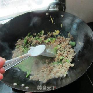 木耳小肠丝的做法步骤：5