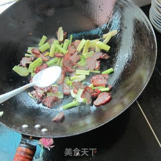 西芹叉烧肉的做法步骤：7