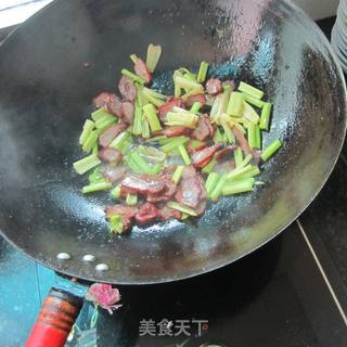 西芹叉烧肉的做法步骤：8