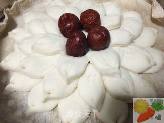 迎新春,为家人做一款莲花枣饼的做法步骤:13