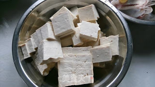 鱼头炖豆腐的做法步骤：2