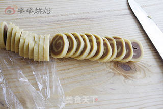双色饼干卷卷的做法步骤:12