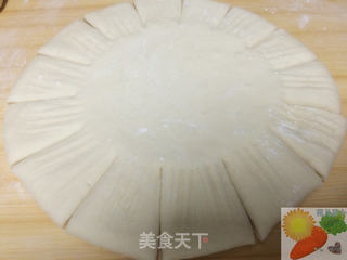 迎新春,为家人做一款莲花枣饼的做法步骤:7