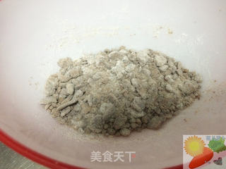 迎新春,为家人做一款莲花枣饼的做法步骤:2