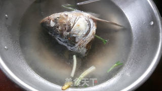 鱼头炖豆腐的做法步骤:4
