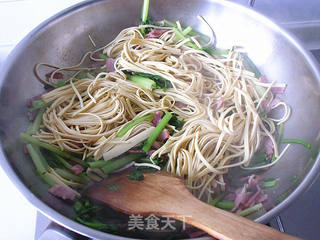 培根芹菜炒千张的做法步骤:4