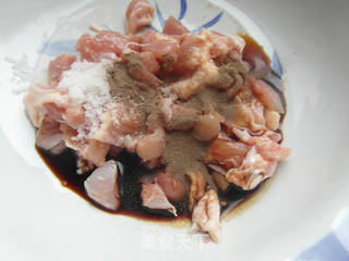 鸡腿薯泥牙签肉的做法步骤:3