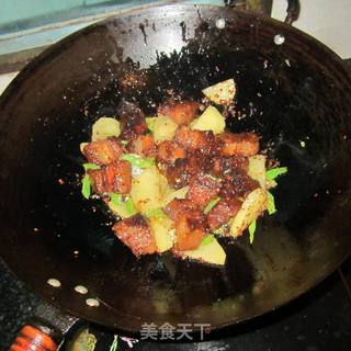 土豆片回锅肉的做法步骤：9