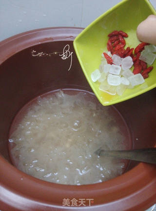 太阳果蒸莲子银耳羹的做法步骤:5