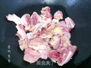 黑糯米酒煲鸡汤的做法步骤：3