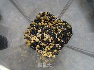 五谷养生黑芝麻糊的做法步骤:3