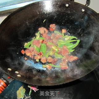 青椒腊鸡腿的做法步骤：7