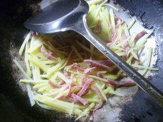 培根芹菜炒土豆的做法步骤:6