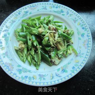 青椒腊鸡腿的做法步骤：3
