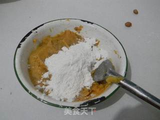 油炸南瓜饼的做法步骤:2