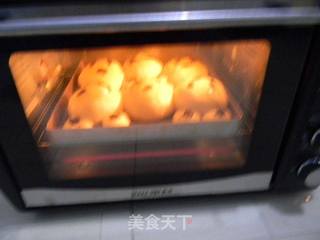 椰蓉奶黄馅花脸熊面包的做法步骤:16