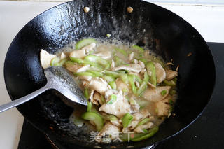 丝瓜炒鸡肉的做法步骤:12