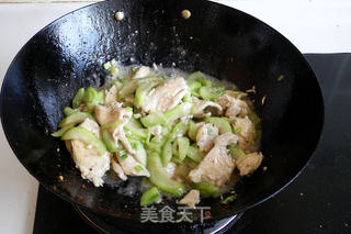 丝瓜炒鸡肉的做法步骤:9