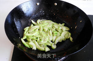丝瓜炒鸡肉的做法步骤:8