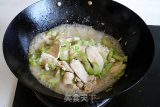 丝瓜炒鸡肉的做法步骤:10